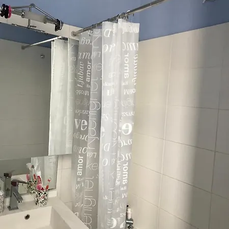 Petite Maison De Charme Dans Quartier Central Residentiel Ferienhaus